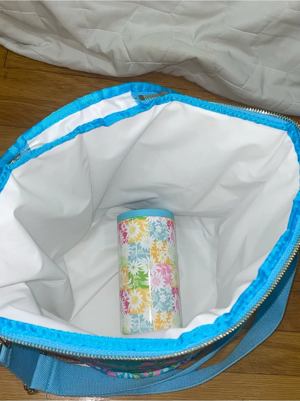 Lilly Pulitzer Blue Floral Kids Crossbody Cooler Bag with Pink & Green Accents.